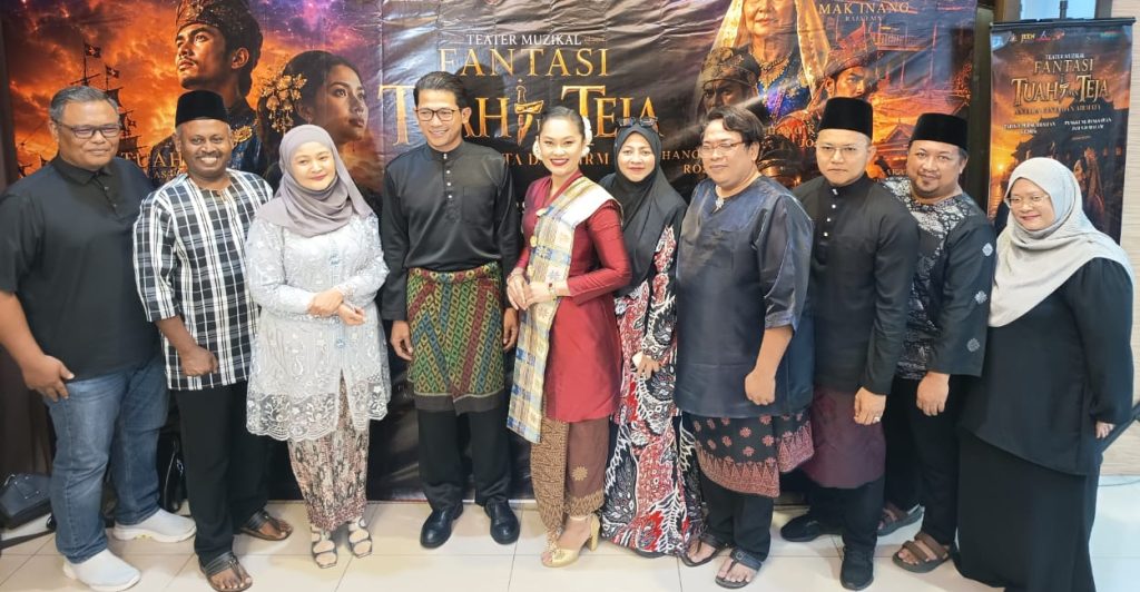 Barisan pelakon Teater Muzikal Fantasi Tuah dan Teja