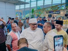 Kepulangan YAB Datuk Seri Utama Ab Rauf dari Tanah Suci Disambut Meriah di KLIA