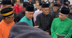 Ketegangan di Balai Kediaman Rasmi Tunku Besar Tampin: Sidang Khas DKU Berdepan Insiden Sekatan
