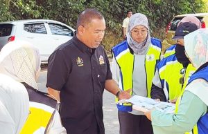 Projek Naik Taraf Jalan Padang Keladi Giat Dilaksana