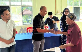 Mangsa Ribut Terima Sumbangan Tabung Bencana Daerah di Rembia